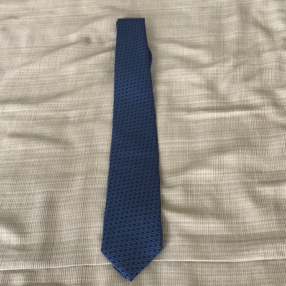 Platinum tie
